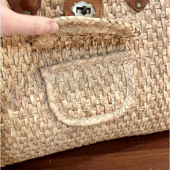 🌟HP🌟VTG 1980s Woven Palm Straw Handbag with Leather Accents - Picture 5 of 16